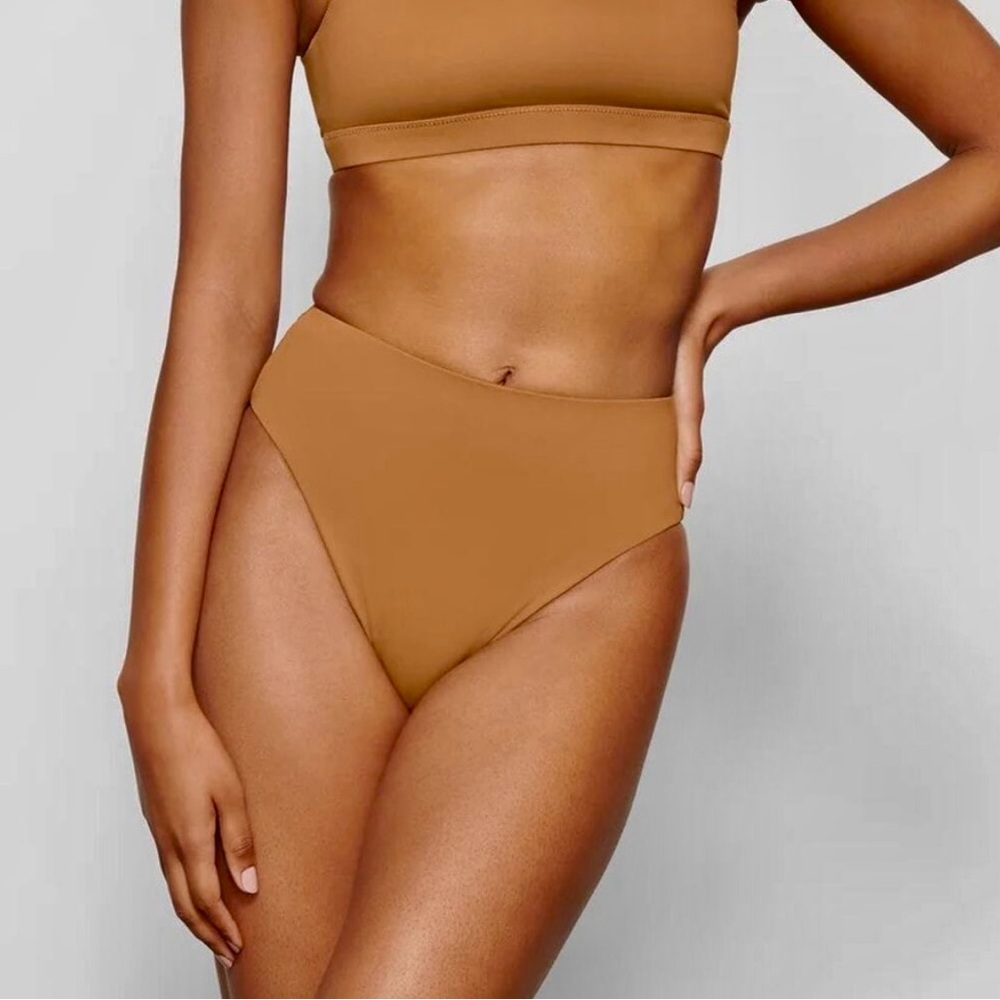 NWT! Skims mid waist bikini bottom in Ochre size small